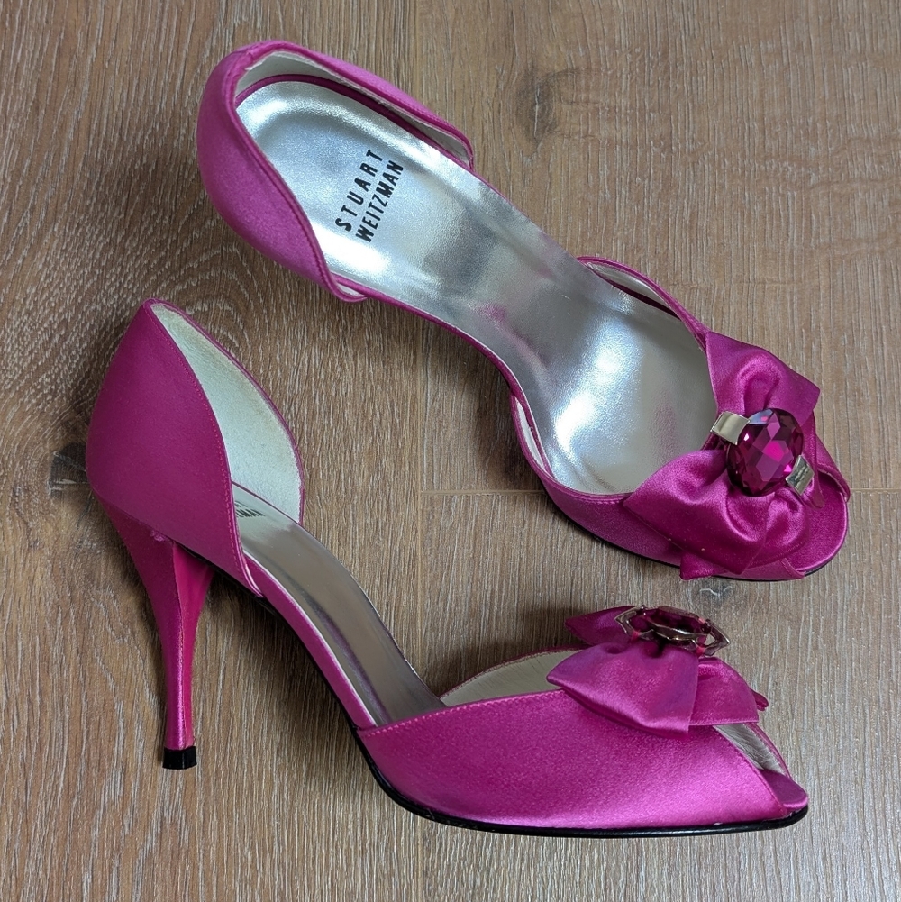 NIB Stuart Weitzman Solitaire Pink Satin D'Orsay Peep-Toe Heels with Bow Jewel